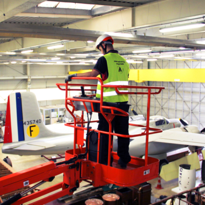 Photo de l'un de nos installateurs, en train de superviser le chantier.